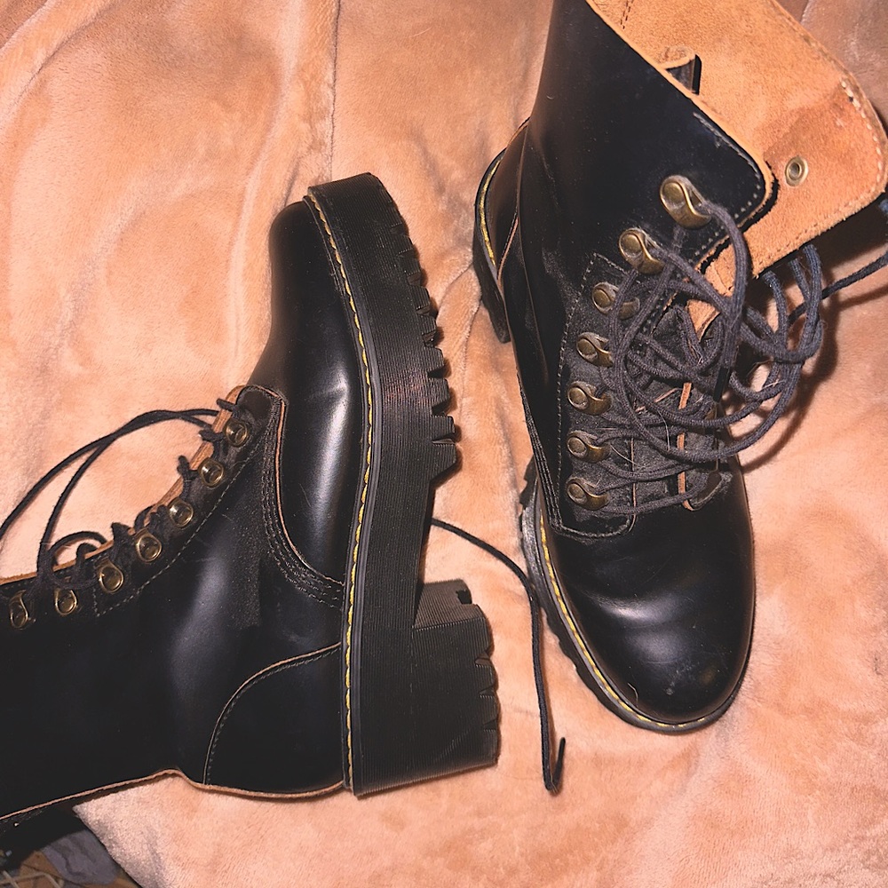 dr marten leona boot